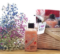 Гель-крем для душа ™ MonoLovebio КЛУБНИКА сладкая Strawberry, 300 мл VM-00010032